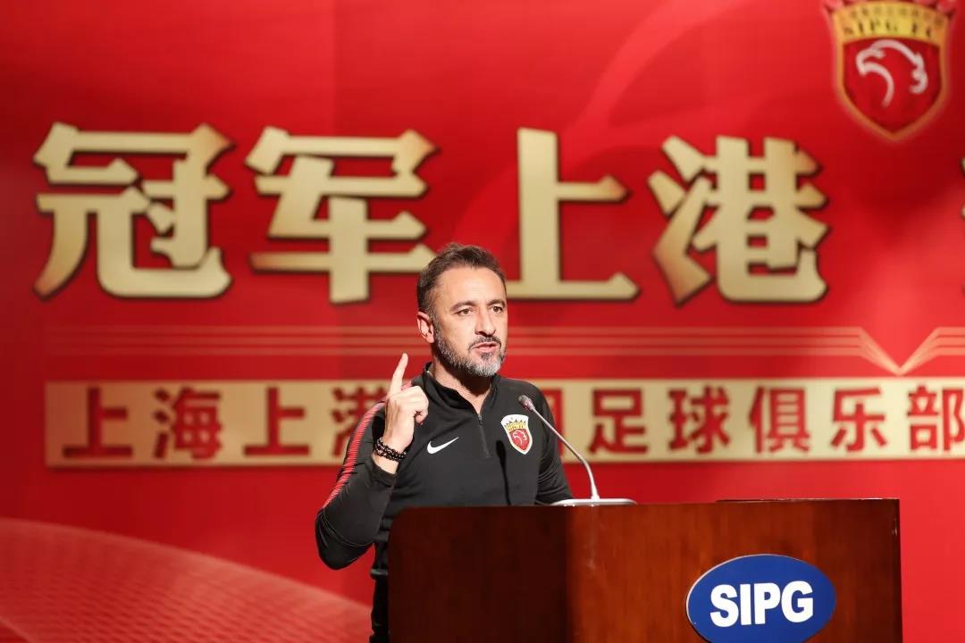 爱游戏官方入口-上海上港士气高涨，球队展现团队合作精神的简单介绍