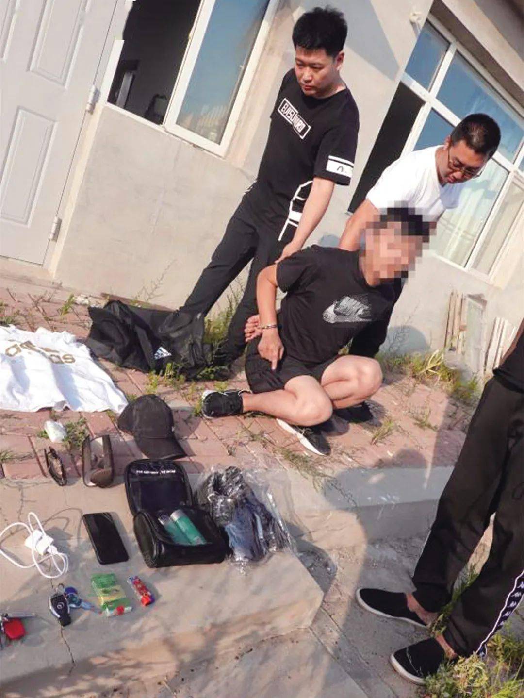 爱游戏体育官方-球队主教练遭遇抢劫，警方刑事侦查