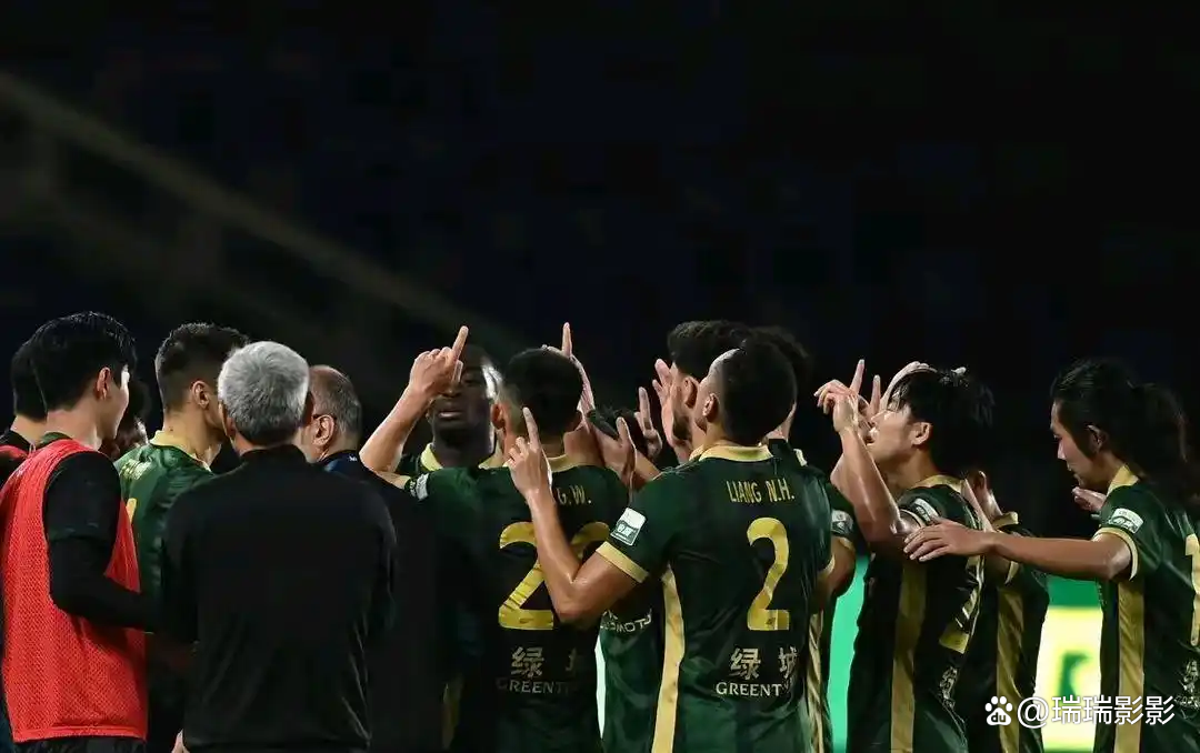 比拼激烈的赛季，谁能在赛场上大放异彩？