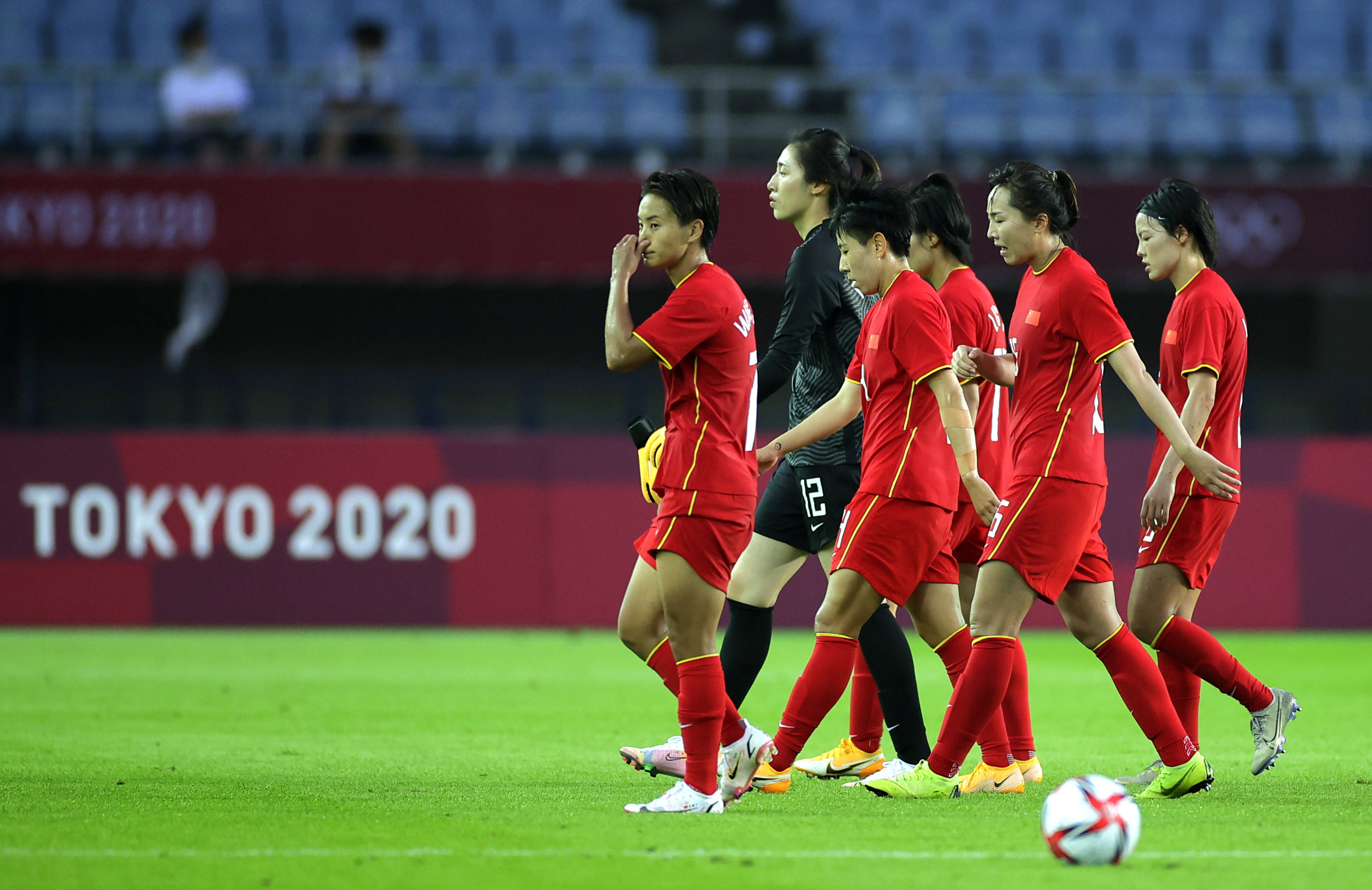 国际足坛关注女足表现，中国队迎战